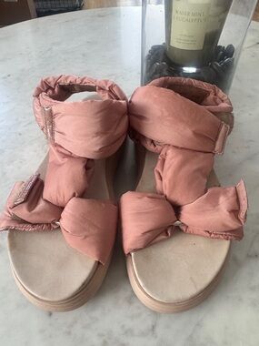 Paul Green pufffer Women's Pink Padded Knot Sandals